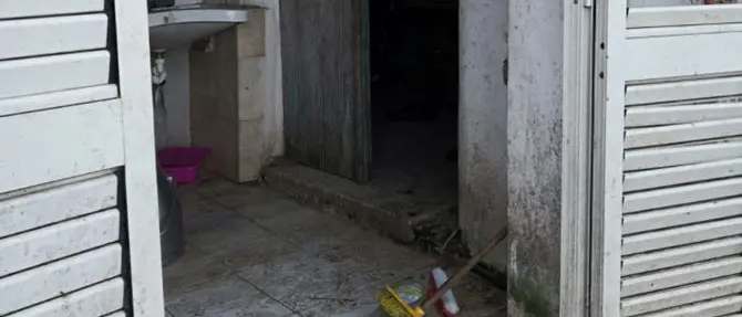 Faceva dormire i braccianti senegalesi in una stalla, deferito un 59enne