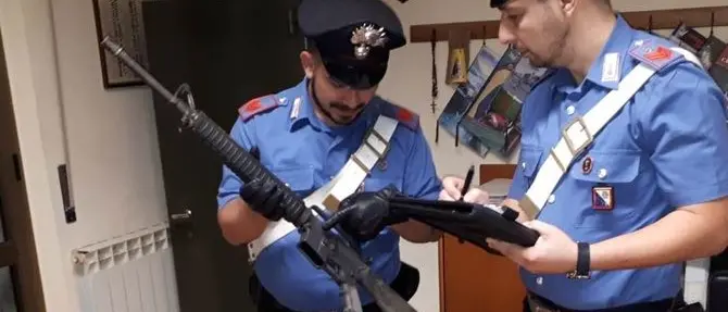 Nascondeva armi in casa, uomo arrestato ad Agnana Calabra