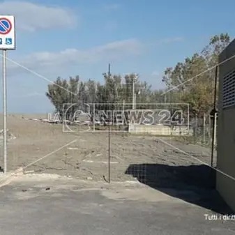 Santa Maria del Cedro, abbattuto il muro che per anni ha diviso in due la città