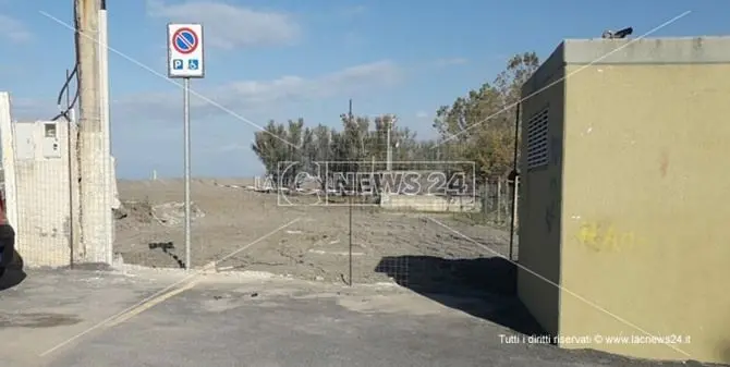 Santa Maria del Cedro, abbattuto il muro che per anni ha diviso in due la città