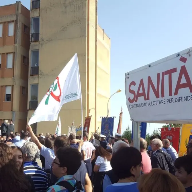 Ospedale di Locri, sindaci e cittadini in piazza per il diritto alla salute