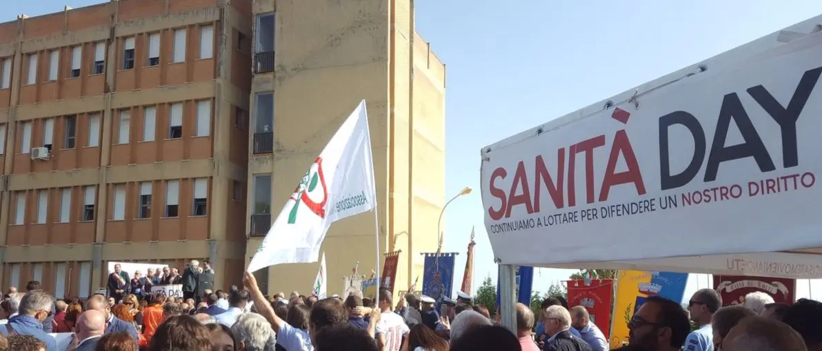 Ospedale di Locri, sindaci e cittadini in piazza per il diritto alla salute