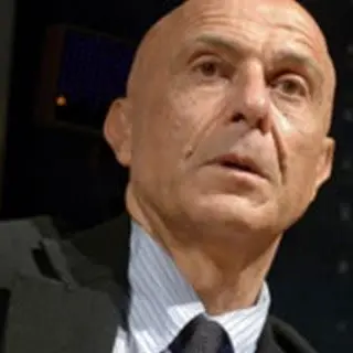 Congresso Pd, passo indietro di Minniti alla Leopolda: «Al momento non mi candido»