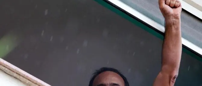 Lucano: «Vogliono uccidere Riace ma è più viva che mai»