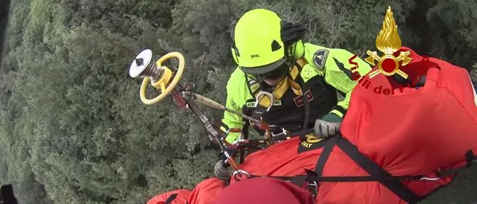Tragica caduta in un burrone, perde la vita un 57enne