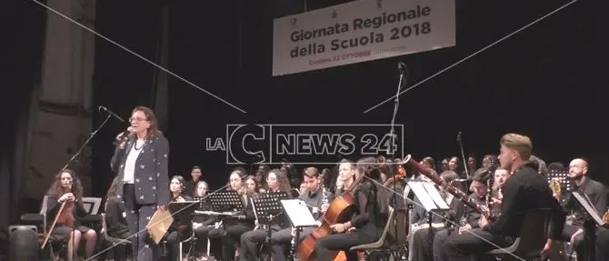 Gli studenti di Crotone aprono la Giornata Regionale della Scuola