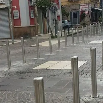 Cosenza, tornano i paletti della discordia