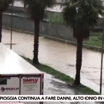 Maltempo, chiuso un tratto della statale 106 nel Crotonese