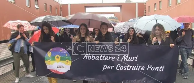 Unical, la marcia della solidarietà apre la Festa dei Popoli