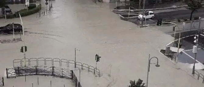 Maltempo, il sindaco di Crotone ai cittadini: «Non uscite di casa»