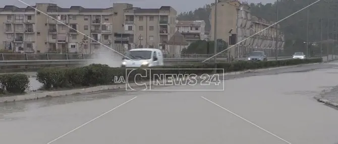 Il maltempo sferza la Calabria, forti disagi tra Crotone e provincia