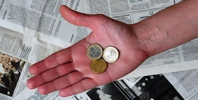 Cercasi mandrake per ufficio stampa, pagato quattro euro all'ora
