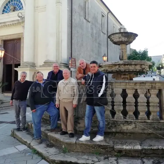 Girifalco, la fontana simbolo del paese abbandonata. I cittadini: «Salviamola»