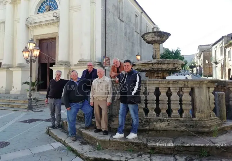 Girifalco, la fontana simbolo del paese abbandonata. I cittadini: «Salviamola»