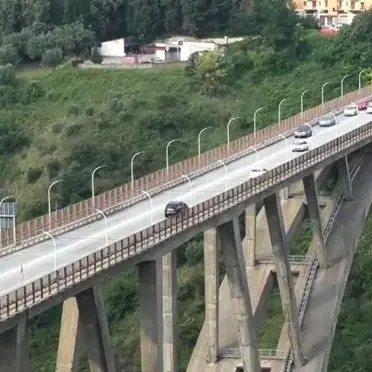 Limitazioni ai mezzi pesanti sul ponte Morandi di Catanzaro: «Nessun rischio sicurezza»