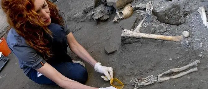 Il dramma di Pompei nell'ultima scoperta: 5 scheletri in una stanza
