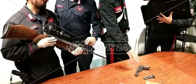 Armi clandestine in casa, in manette un pregiudicato di Rende