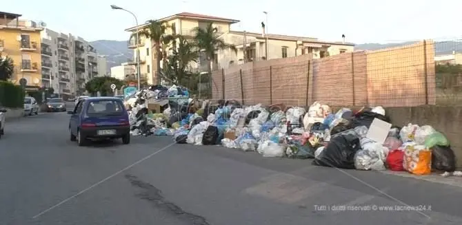 Lamezia ostaggio dei rifiuti, avvocato cita in giudizio il Comune