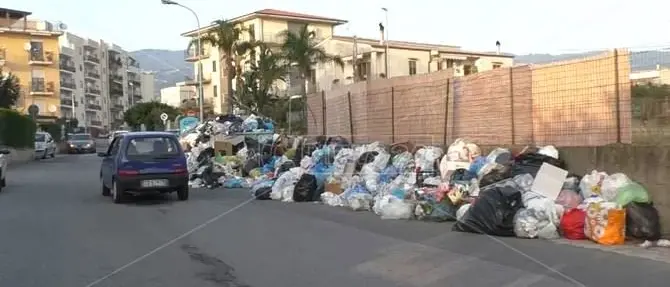 Lamezia ostaggio dei rifiuti, avvocato cita in giudizio il Comune