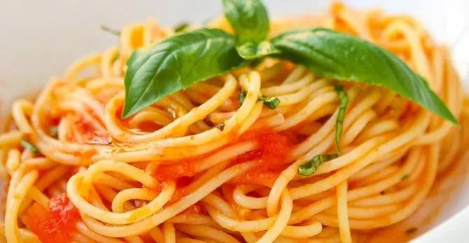 Basta sensi di colpa! La pasta non fa ingrassare e rende felici