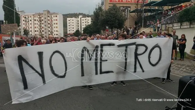 Cosenza, i No Metro pronti a protocollare tremila firme per bloccare l'opera