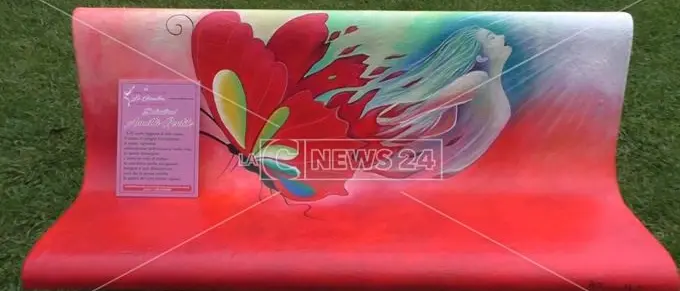 Una panchina rossa per fermare la violenza sulle donne in nome di Annetta Gentile