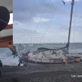 Naufragio a Catanzaro, ritrovato un giubotto di salvataggio sugli scogli