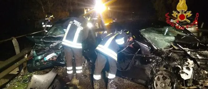 Drammatico impatto nel Crotonese, un morto