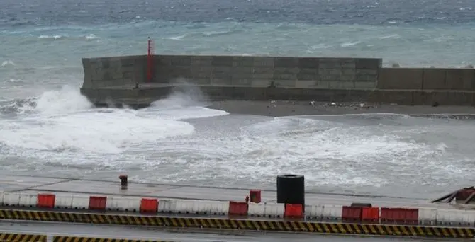 Insabbiamento record al porto di Messina: mezzi pesanti deviati in città