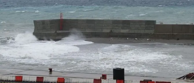 Insabbiamento record al porto di Messina: mezzi pesanti deviati in città