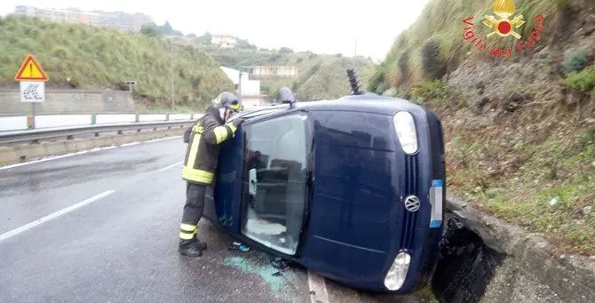 Catanzaro, maltempo: incidente stradale in viale De Filippis