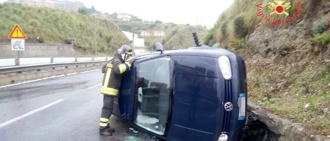 Catanzaro, maltempo: incidente stradale in viale De Filippis