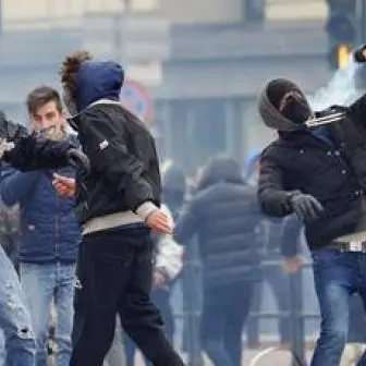 Scontri a Villa San Giovanni tra ultras di Catania e Cosenza