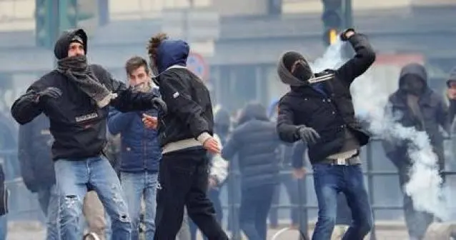 Scontri a Villa San Giovanni tra ultras di Catania e Cosenza