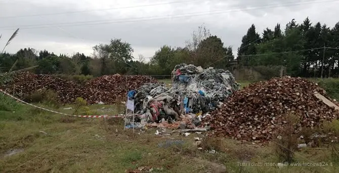 Lamezia, nuovo ritrovamento di ecoballe. Città nel mirino