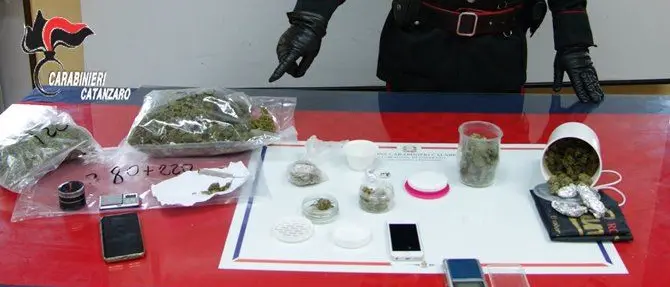 Serrati controlli antidroga a Soverato, 2 arresti e 4 segnalazioni
