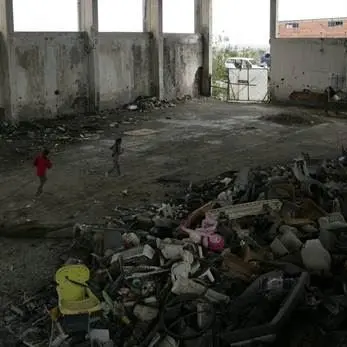 Il ghetto di Melito dove dieci famiglie vivono tra insetti e rifiuti