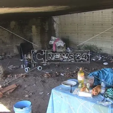 Cosenza, degrado senza fine sotto i ponti di Vaglio Lise