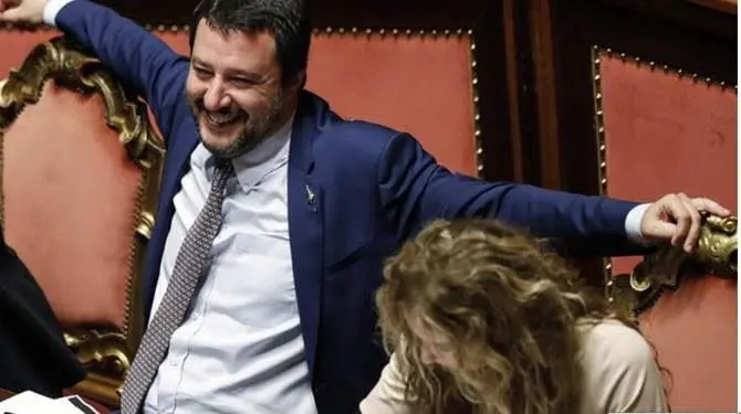 Decreto sicurezza, ok dal Senato. Esulta Salvini: «Giornata storica»