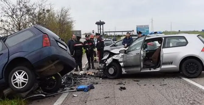 La strada che uccide: la statale 18 tra abusivismo e asfalto inadeguato