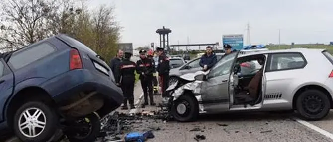 La strada che uccide: la statale 18 tra abusivismo e asfalto inadeguato