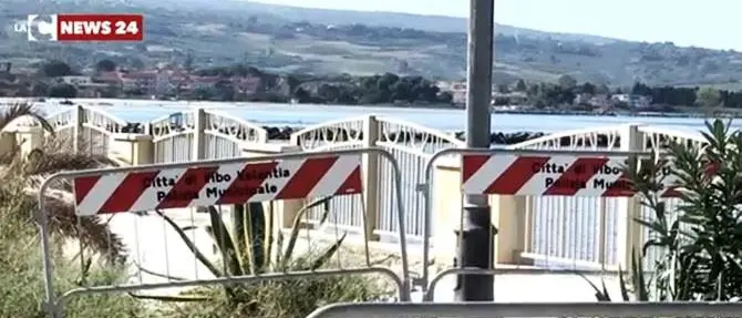 I condoni edilizi non fermano il mare: viaggio nel quartiere “abusivo”