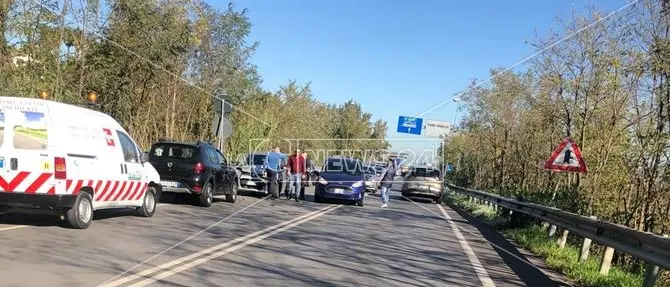 Tamponamento sulla statale 107 a Rende, traffico bloccato