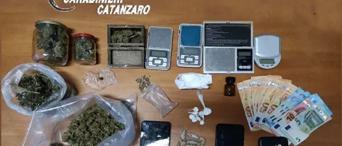 Controlli antidroga a Catanzaro, arrestati due giovani