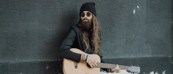 Arriva in Calabria l’artista autostoppista ucraino Sergey Onischenko