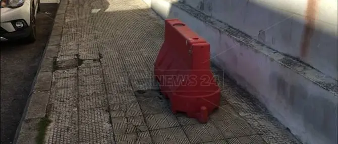 Siderno, muore dopo una caduta su un marciapiede: la famiglia denuncia