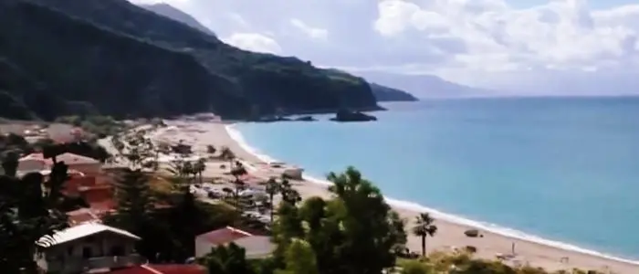 Palmi Eldorado degli abusi edilizi: tremila immobili e una costa sfregiata dal cemento