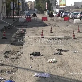 Incidente mortale a Reggio, strada dissequestrata. Ma la riapertura potrebbe tardare