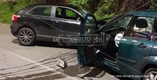 Incidente a Catanzaro, scontro tra due auto a Piterà: due feriti