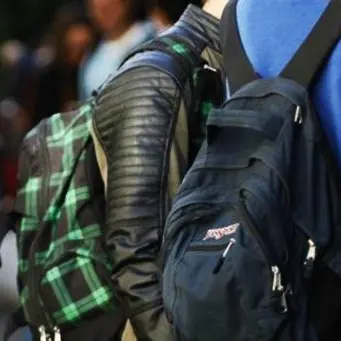 Protestano contro insegnante, studenti bloccano la strada a Trebisacce